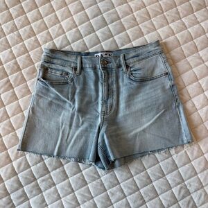 Daze Women’s Sedona Mid Rise Denim Shorts Light Wash Cutoffs